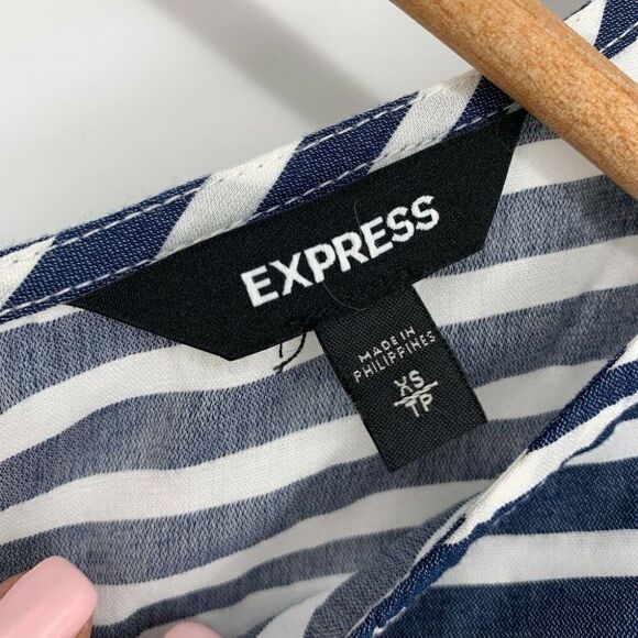 Express XS Deep V Neck Ruffle Hem Cropped Blouse - Picture 4 of 7